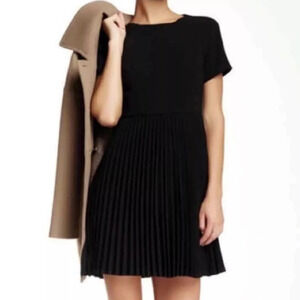 Trina Turk Accordian Pleated/Plisse Fit & Flare Formal Knee Length Dress, EUC!